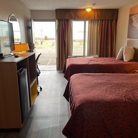 Days Inn & Suites By Wyndham Dayton North Eksteriør bilde