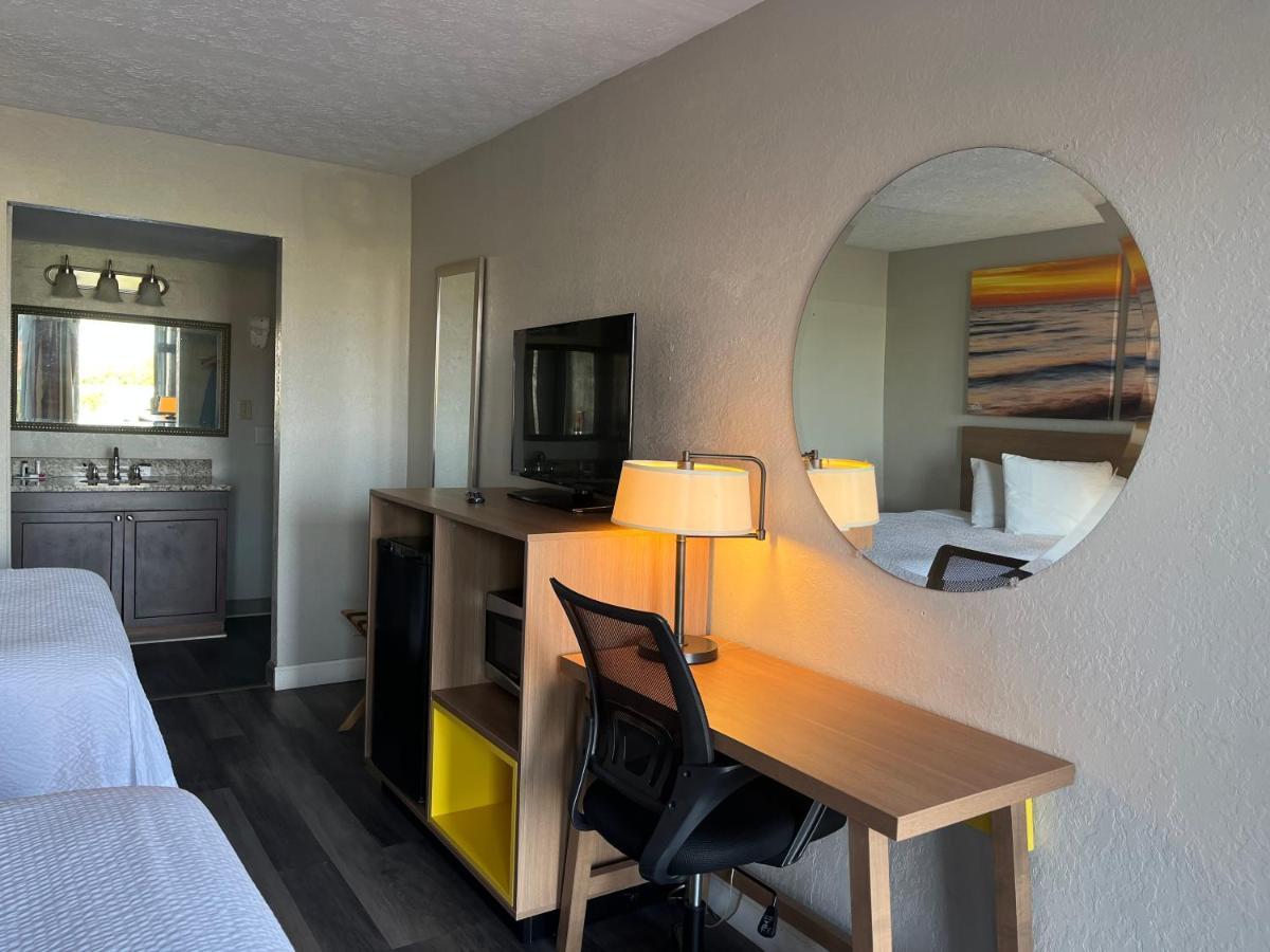 Days Inn & Suites By Wyndham Dayton North Eksteriør bilde