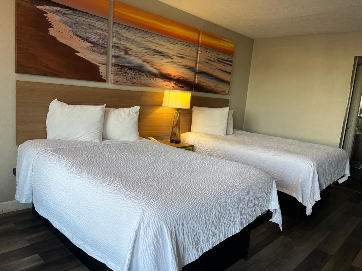 Days Inn & Suites By Wyndham Dayton North Eksteriør bilde